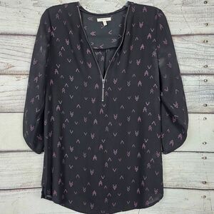 Maurices Black Arrow Print Zip Neck Long Sleeve Top S